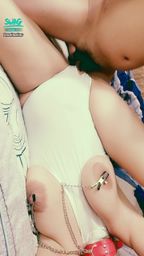 w******v : 腳被抬起來幹的更深入,玩弄乳夾扯我奶頭🔞