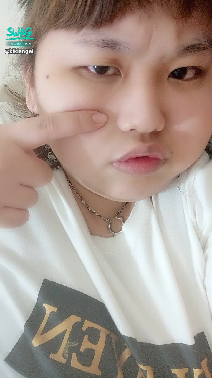 k*******l : ✨通關密語活動✨
新粉私訊“我是新粉”拿一部福利片片呀！
舊粉送一支口紅有兩部片片的呦~！

😃每項福利每人限領一次😃
😃活動到3月底的呀！😃

🥰還有情人節活動~敬請鎖定♥️♥️


另外我的原味內衣也有限量贈送呦😘
直刷“珍珠項鍊”就可以獲得一件~加一支口紅可以客製化內衣（例如：希望主播穿著打球之類的）！
參加隨即附送兩部片片~喜歡大奶的你不要錯過啦😘😘