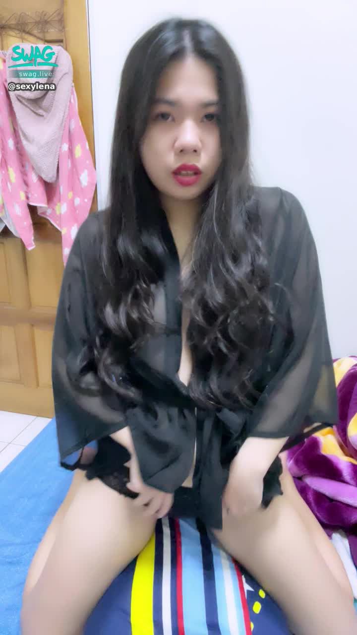s******a : 性感薄紗睡衣系列🌸女上位姿勢💕喜歡看我在上面腿開開把你搖出來嗎？😈