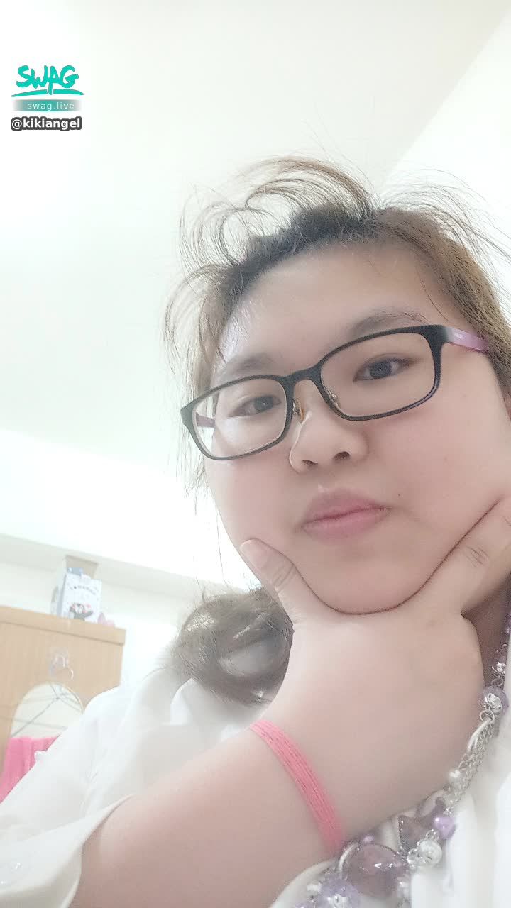 k*******l : 這個翹毛，彎彎曲曲，像極了愛情♥️

情人節活動~~
通關密語“像極了愛情”可以獲得主播情人節版的私藏片片耶！
哇哈哈活動只到3/14要看要快！！！

另外我的原味內衣也有限量贈送呦😘
直刷“珍珠項鍊”就可以獲得一件~加一支口紅可以客製化內衣（例如：希望主播穿著打球之類的）！
參加隨即附送兩部片片~喜歡大奶的你不要錯過啦😘😘

✨通關密語活動✨
新粉私訊“我是新粉”拿一部福利片片呀！
舊粉送一支口紅有兩部片片的呦~！

😃每項福利每人限領一次😃
😃活動到3月底的呀！😃