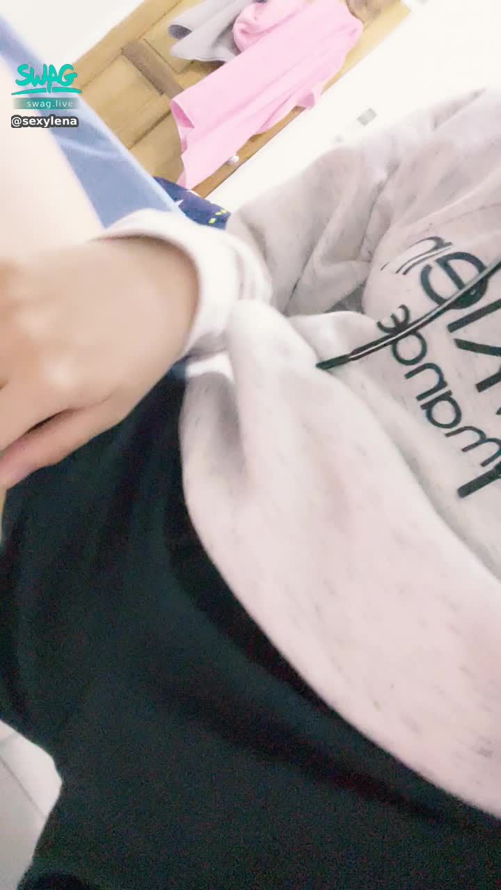 s******a : 小紅來第一天血崩🥺深蹲都快看到鮑魚了😍