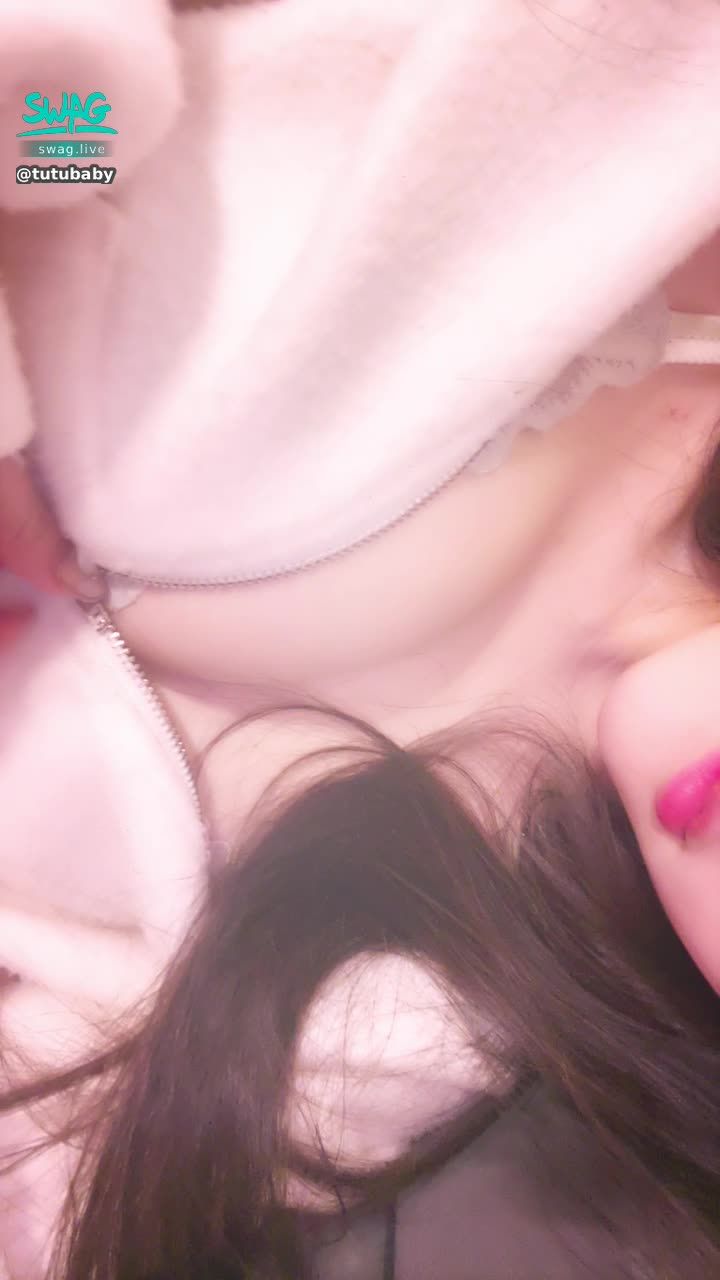 t******y : 超騷女友🔞🔉這個聲音好大聲 是不是聽的你都硬了呢❤️