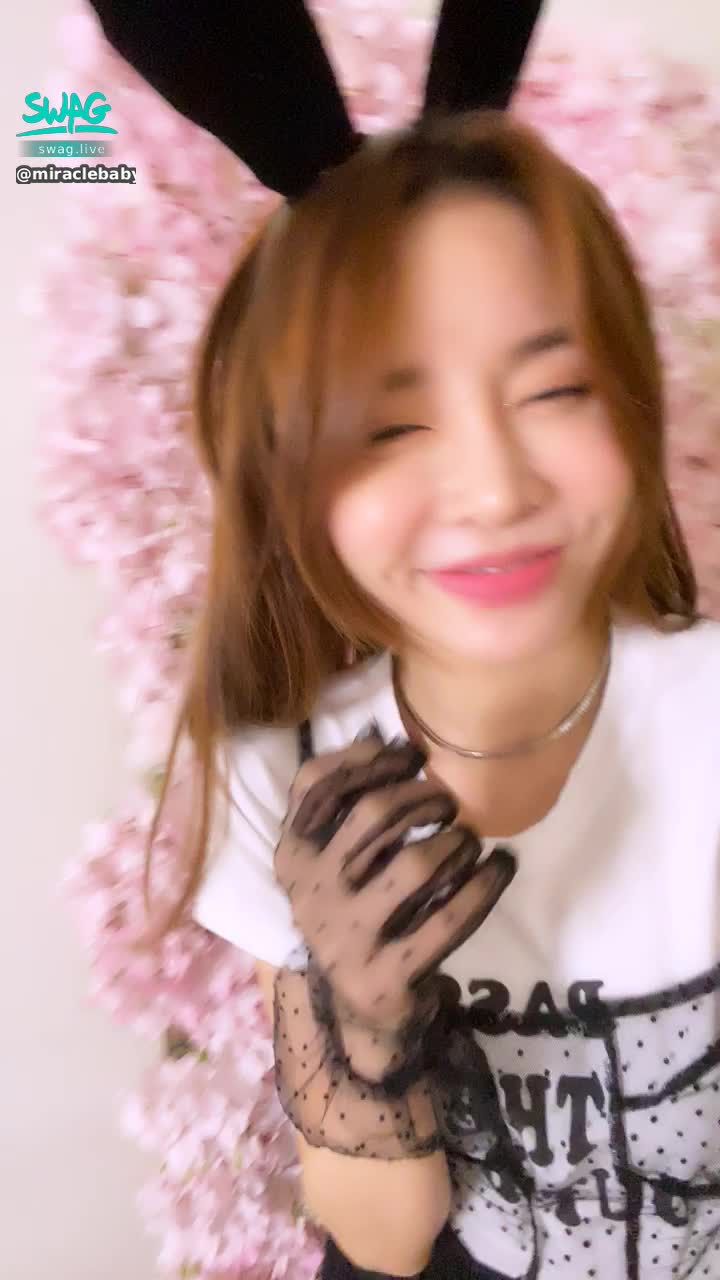 m*********y : 咬手指不好😡