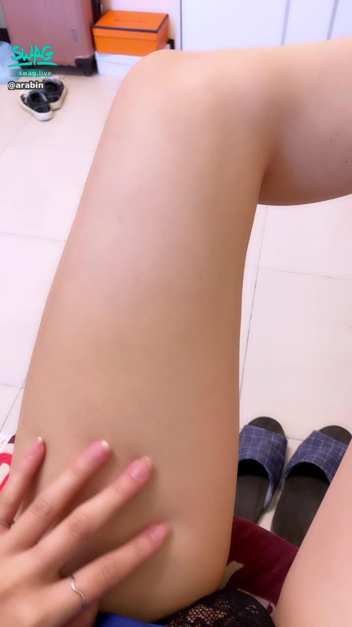 a****n : 有點腿軟了
今天出門買東西從一樓搬到四樓🥺🥺
看看我的騷騷小褲褲😋😋
昨天修毛毛 好色🤭