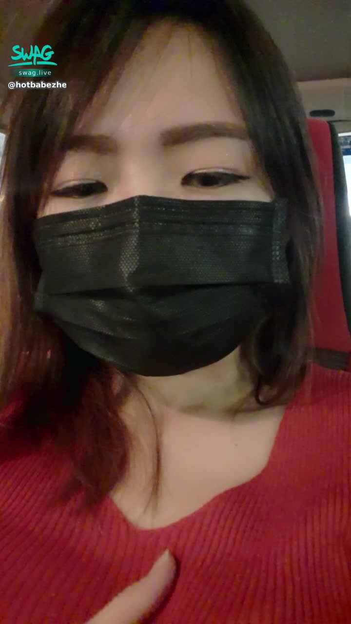 h*********n : 想看我的人吗？想看我胸吗？👅 敢敢外露💦