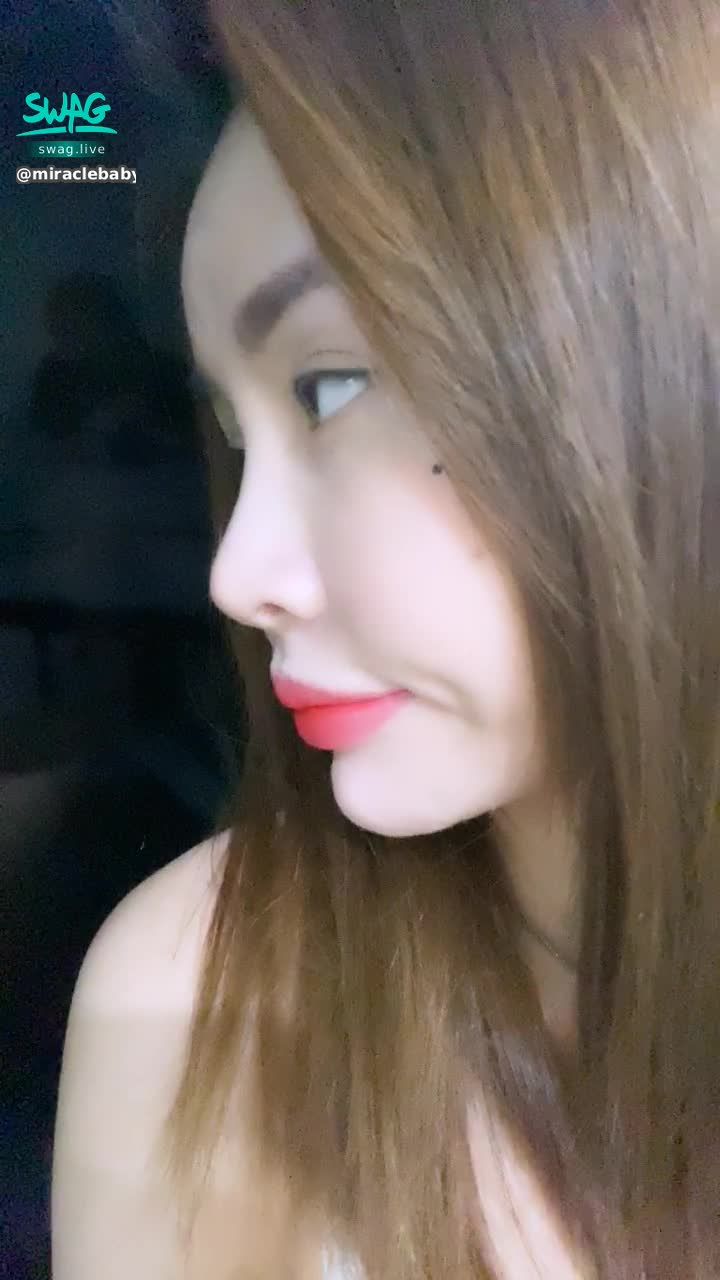 m*********y : 在看什么呢？