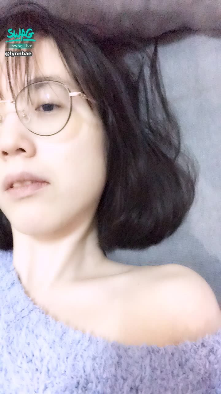 lynnbae : 有一些些反應開直播 要嗎👉🏻👈🏻