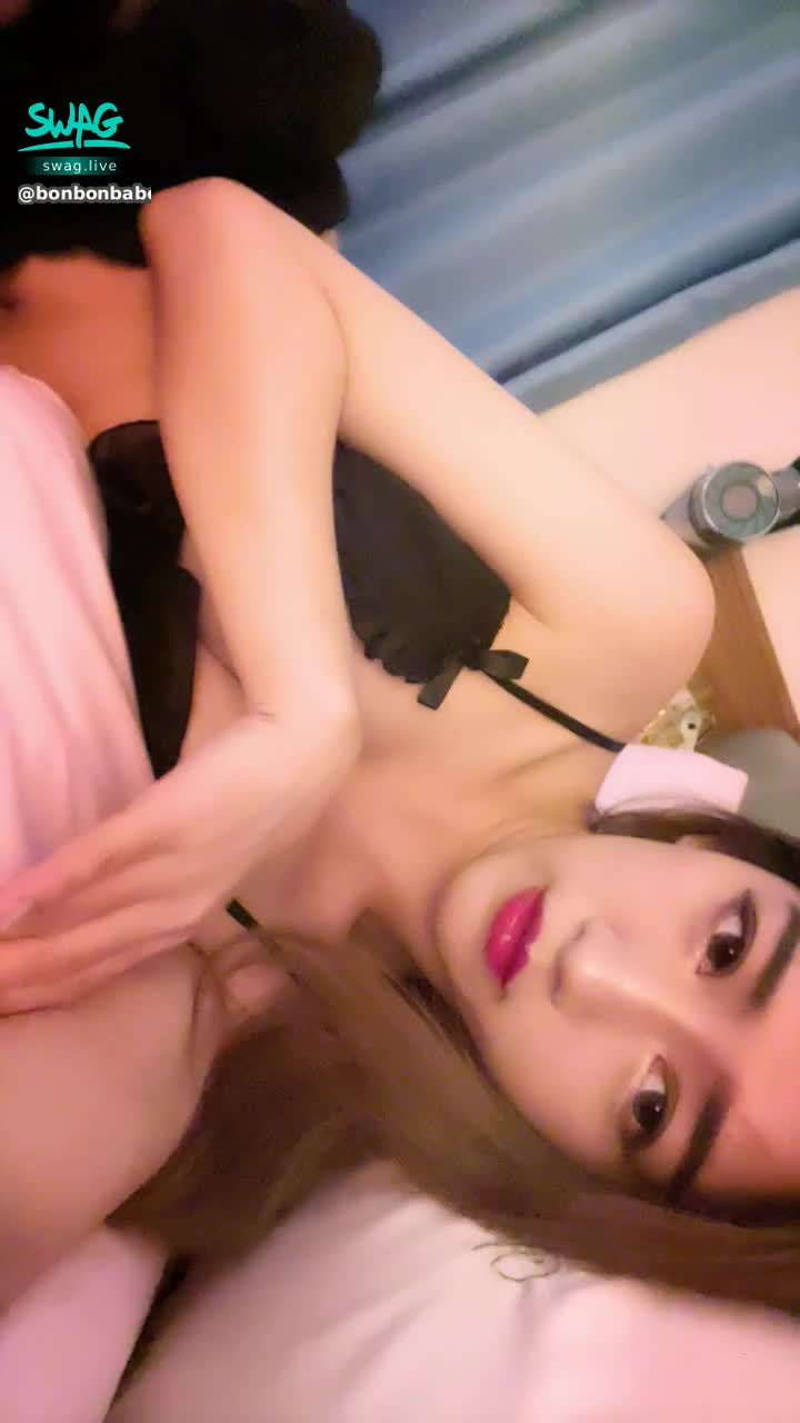 bonbonbabe : show face ❤️ Side tits look huge 🔥 Temptation socks gently tease 🆘
