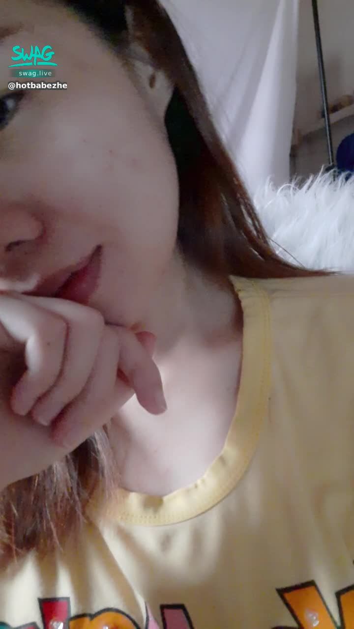 h*********n : 露半边脸给你们看 🤫🤫 宝贝是偷偷露的🤫 被发现就完蛋了 🥶😂