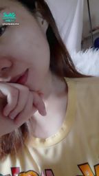 h*********n : 露半边脸给你们看 🤫🤫 宝贝是偷偷露的🤫 被发现就完蛋了 🥶😂
