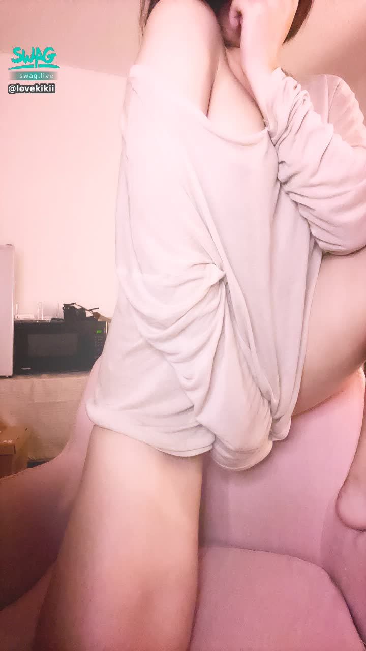 lovekikii : 我熬夜陪你們 又拍了刺激的影片 是不是因該私訊了解一下😋