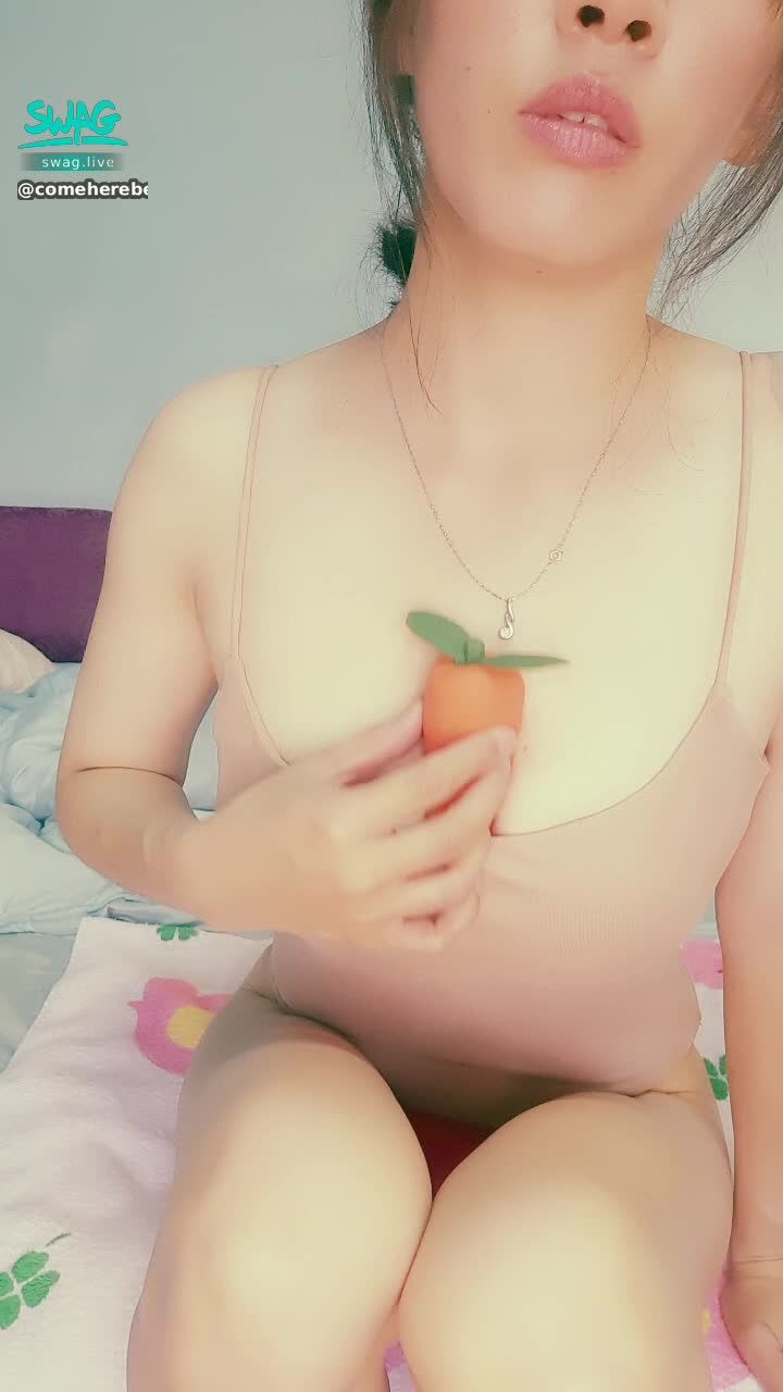 c**********e : 🥕葫蘿蔔的逆襲🥕……原來可以玩蔬菜乳交啊～