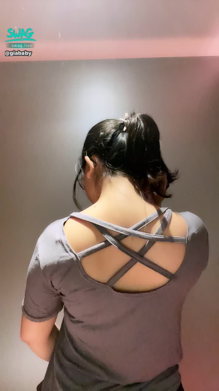  : The slits on the back are cooler when you exercise, hehe 🥰
