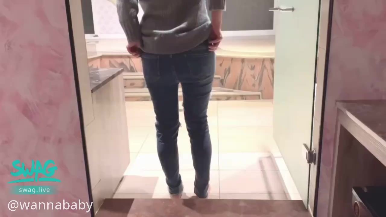 wannababy : 第一位粉絲實戰終於誕生啦 ~~
第一次總是特別緊張
還特地多喝了兩瓶再上場
沒想到還是濕的一塌糊塗💦
真的覺得好羞恥 每次都隔著鏡頭表演
這次卻要真實上演了😳

✨解鎖按喜歡👍🏻是最直接的鼓勵唷❤️
✨私訊讓你解鎖成就 解鎖更多的我🔓
❗️解鎖四篇長片可以來找望娜領隱藏版喔❗️