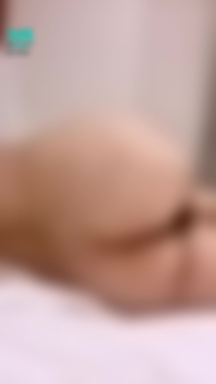  : 後臀摸到前面，性感裸露濃郁黑森林，樂樂覺得好high😚😚😚