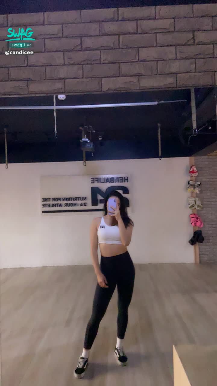  : I'm wet and hot after exercising 💦
Brother also come to sweat with me 🥺
