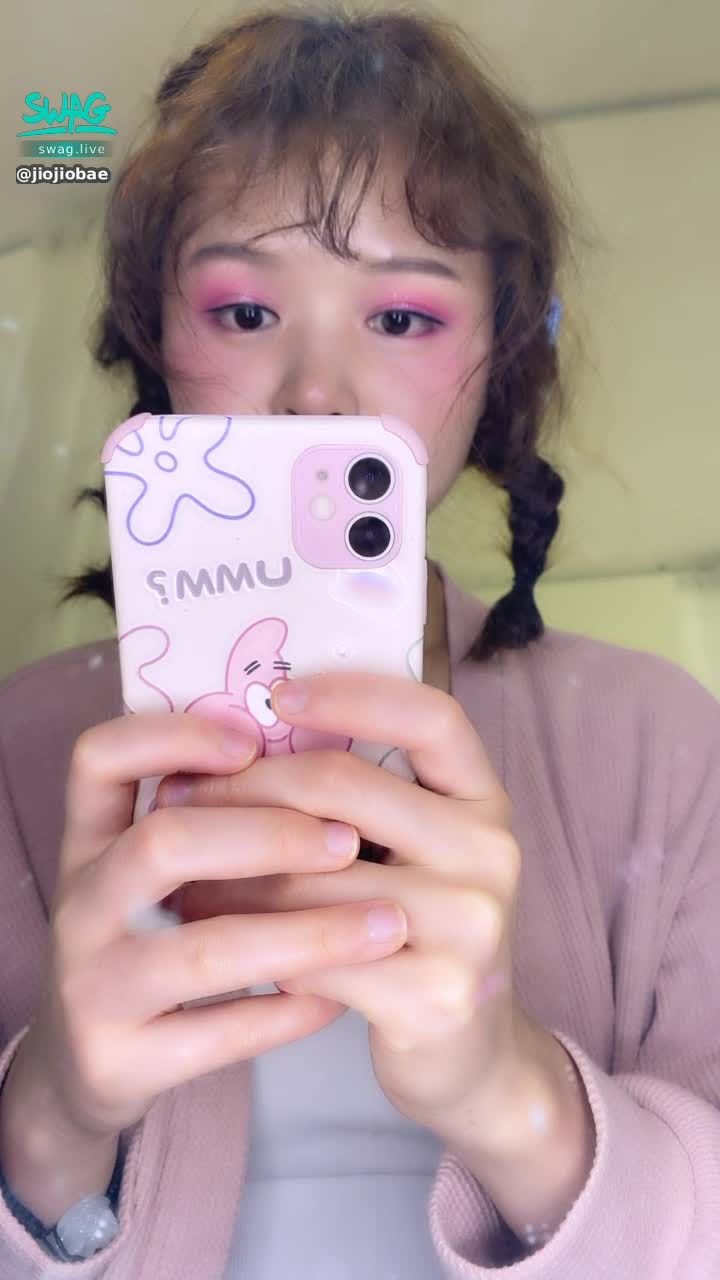 jiojiobae : 今天喝水水水 摸了腿腿 可就是還沒親你的嘴嘴 就好煩🙃