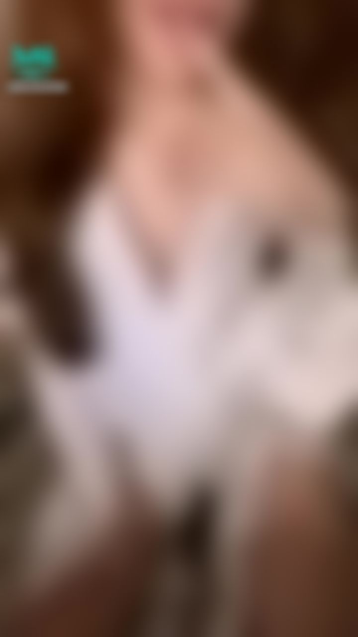 d********y : 巨乳白襯衫💕
穿男友襯衫性感誘惑，扣子一顆一顆解開然後...😳
你受得了嗎？