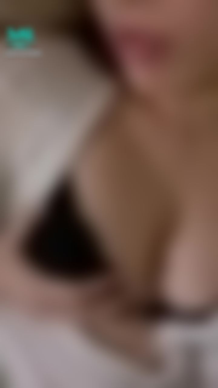 d********y : 露奶露臀💕
慢慢的把衣服撩起來
躺在床上這樣誘惑你
愛撫全身，全身給你驗貨好嗎😝