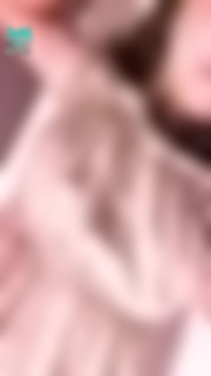  : 本週鑽石女神💎芽芽上線囉💕💕💕
今天比較早抵達旅館
外面還是會有人走來走去 好刺激呀🥺🥺
快來私訊芽芽獲取通關密語㊙️

好康加碼，使用通關密語成功買鑽，私訊芽芽就送性感小影片呦🥰🥰🥰