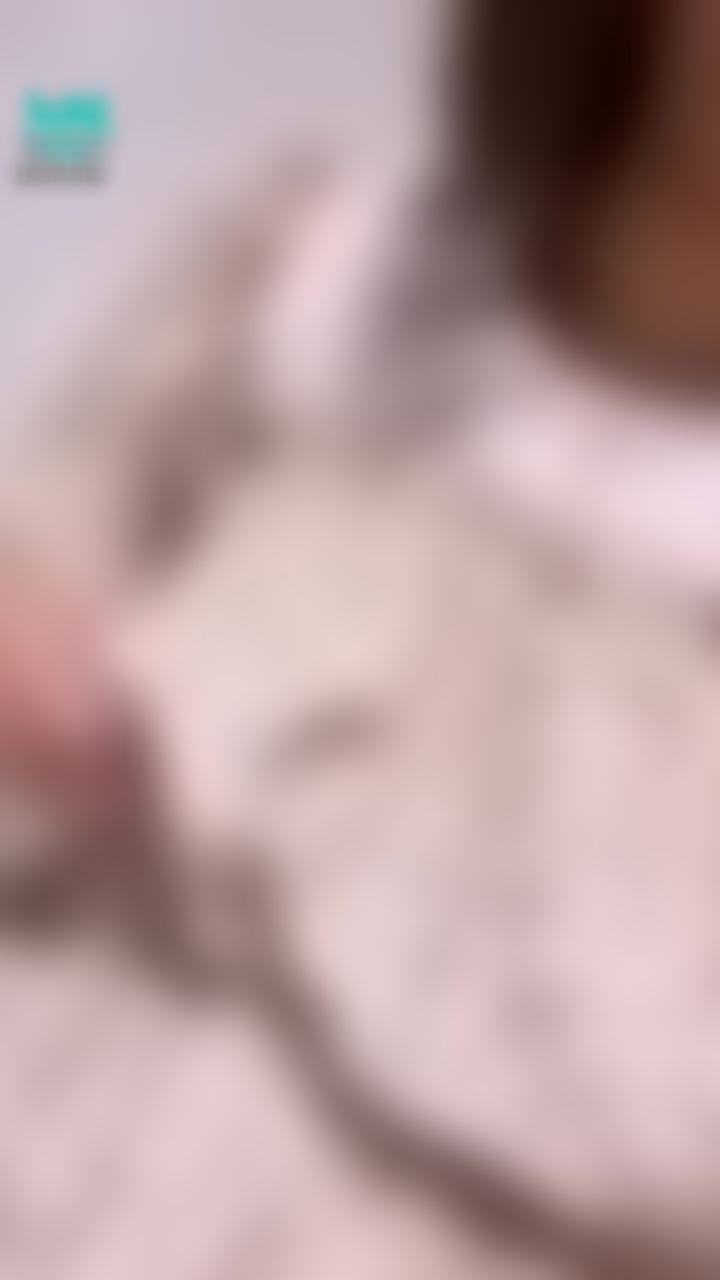  : 外面的小姊姊打呼聲好嚴重😂 剛好可以遮蓋住芽芽的小小聲音🥺 這件裙子好像可以不穿內衣呢🥰