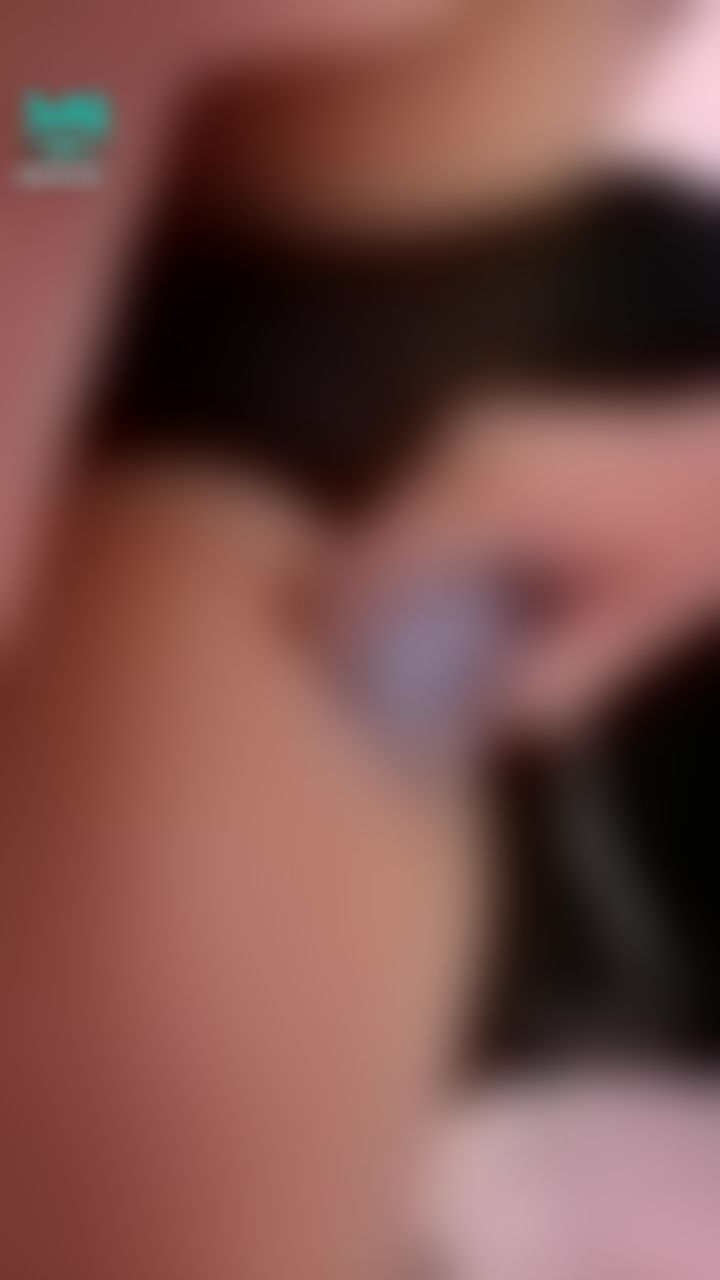  : 💕膠囊旅館💊 按下去瞬間 芽芽的玩具震動到好舒服🥺🥺 但是好像聲音會被發現呀🙈🙈🙈