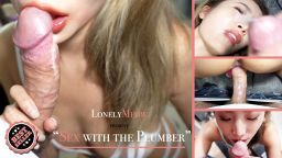 lonelymeow : 小姐姐一个人在家正在洗澡突然没水了,急忙打电话给水管工,谁知最后却被水管工猛操了一顿...what happen when you want to shower but there is no water? you call the management and ask for a plumber ;)