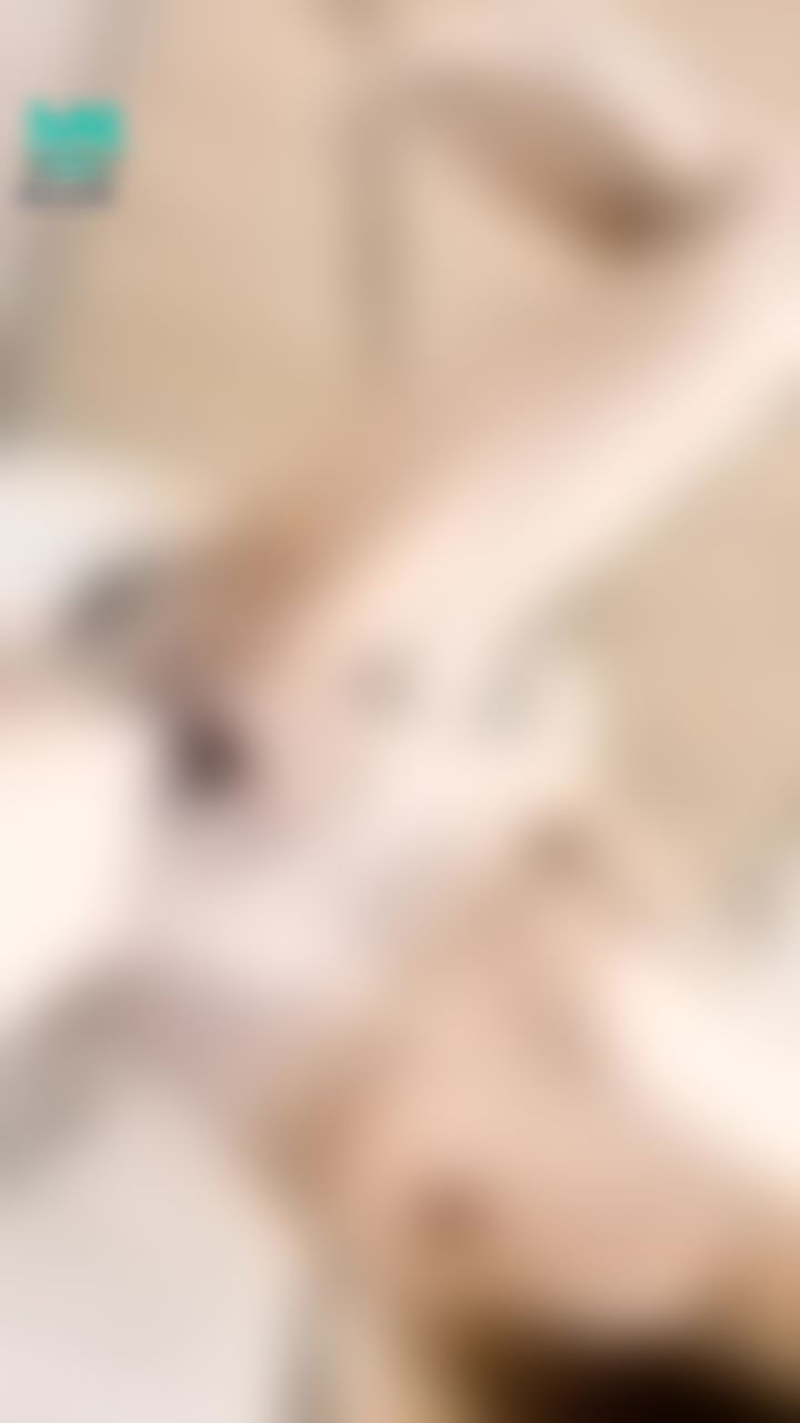 lovesisi : 🔥慾女心經🩸月月來了好想要🔥奶穴同框 腳跨扶竿 翻出棉棉給你看番茄鮑 重口味慎入😈