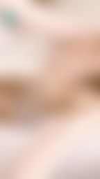lovesisi : 🔥慾女心經🩸月月來了好想要🔥好震 趴好讓你用這個姿勢後入好嗎?只隔著一道門 媽媽還在外面講電話太刺激了吧?