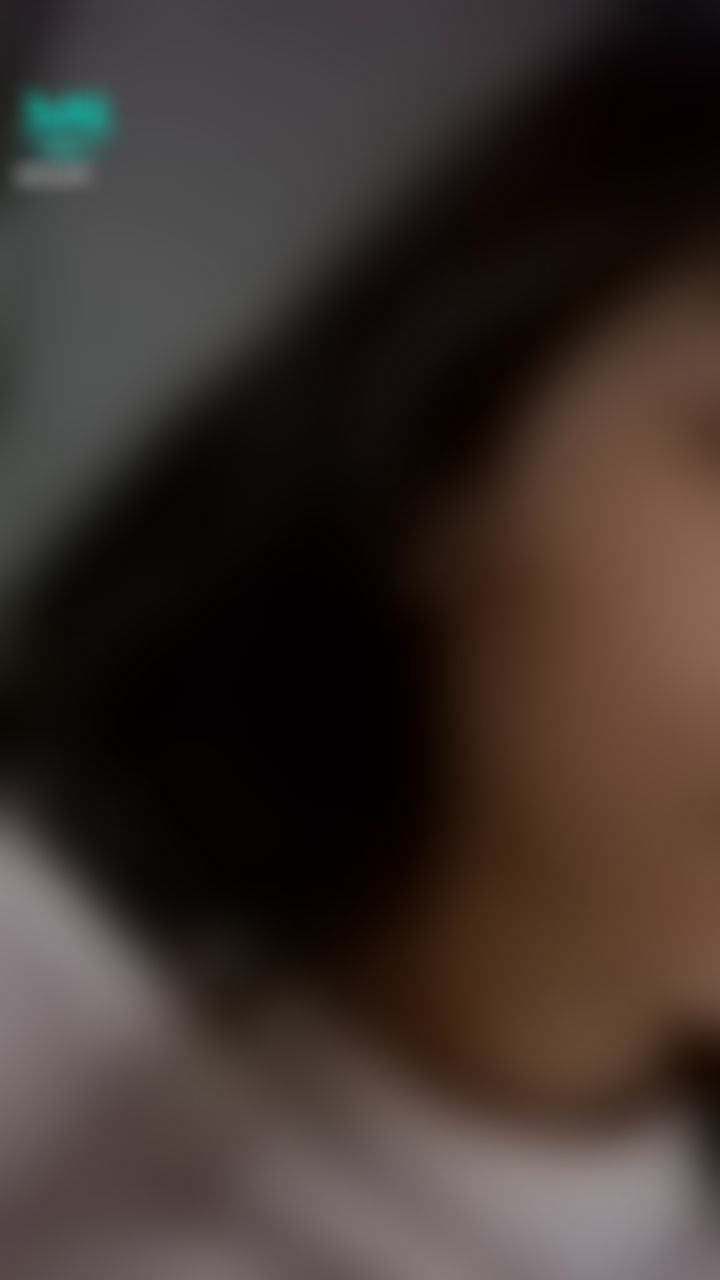 siyueh : 先放鬆一下 坐一下按摩椅等等要拍限動惹💕
最新長片 你不能錯過的好片😈
叫外送餐點 遇到粉絲！要求簽名在肉棒上面！被粉絲塞滿狂插內射...精液流出特寫..小穴被幹翻了！
工作外宿的晚上 叫了外送餐點 
看著成人頻道 跟著影片自慰 
自慰到一半 外送小哥到了 竟然遇到粉絲！

外送小哥
拜託簽名在肉棒上面..這種害羞的要求...

因為肉棒軟軟的簽不上去
於是我幫忙哥哥弄硬
弄著弄著我的小穴越來越濕...

所以硬騎上了外送哥哥的肉棒
將大肉棒插入我的小穴

外送哥哥也忍不住了
狠狠的幹著我的小穴
快速的抽插著穴穴

最後我們一起高潮了
被精液灌滿滿我的小穴
熱熱的精液慢慢從我的小穴流出...

最後我們還合照當紀念禮物
留下這特別的高潮回憶

https://swag.live/flix/6095ed69378a1690e8d8f095?lang=zh-TW

女僕系列：
https://swag.live/flix/60400f297856952c12f06ec4?lang=zh-TW