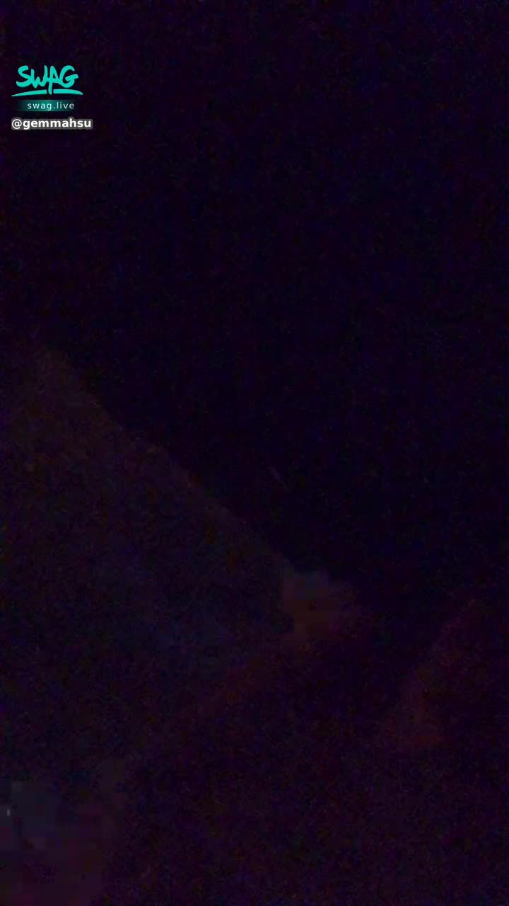 g******u : 🔞哥哥一起運動完偷偷來到樹下🙈小鹿濕濕了好舒服