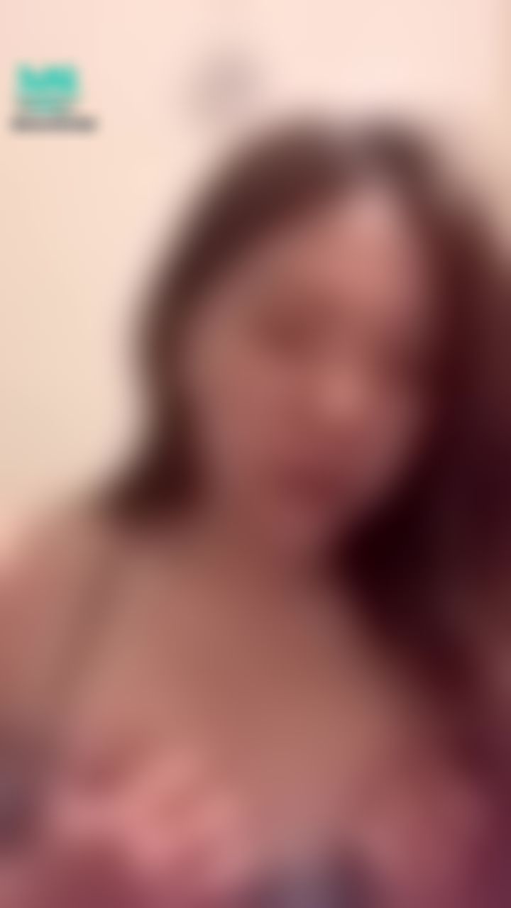 sweetbunny : ➰露臉誘惑➰
每次直播都被粉絲誇獎表情很淫蕩
你說說，有嗎😜