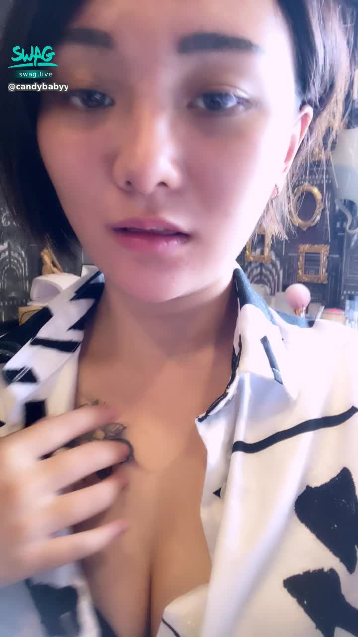 c********y : 想看更多嗎❤️哥哥快來喔