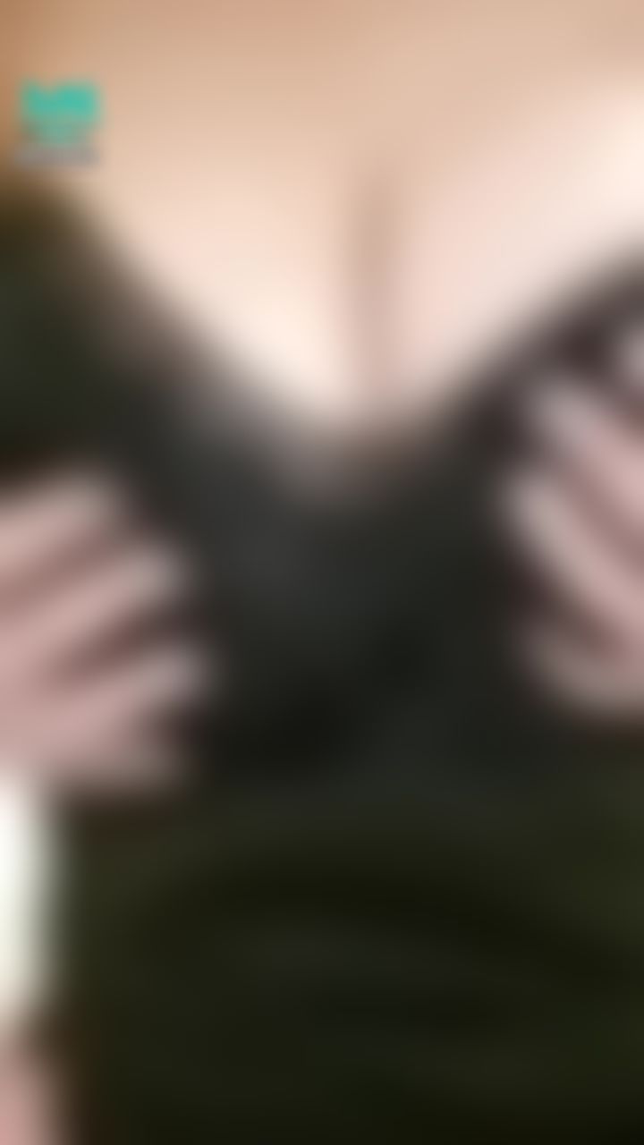 evabebe : 👄淫聲滿滿🔞🔞🔞，豐滿的上圍與直挺挺的奶頭⋯想要哥哥揉，（露點）