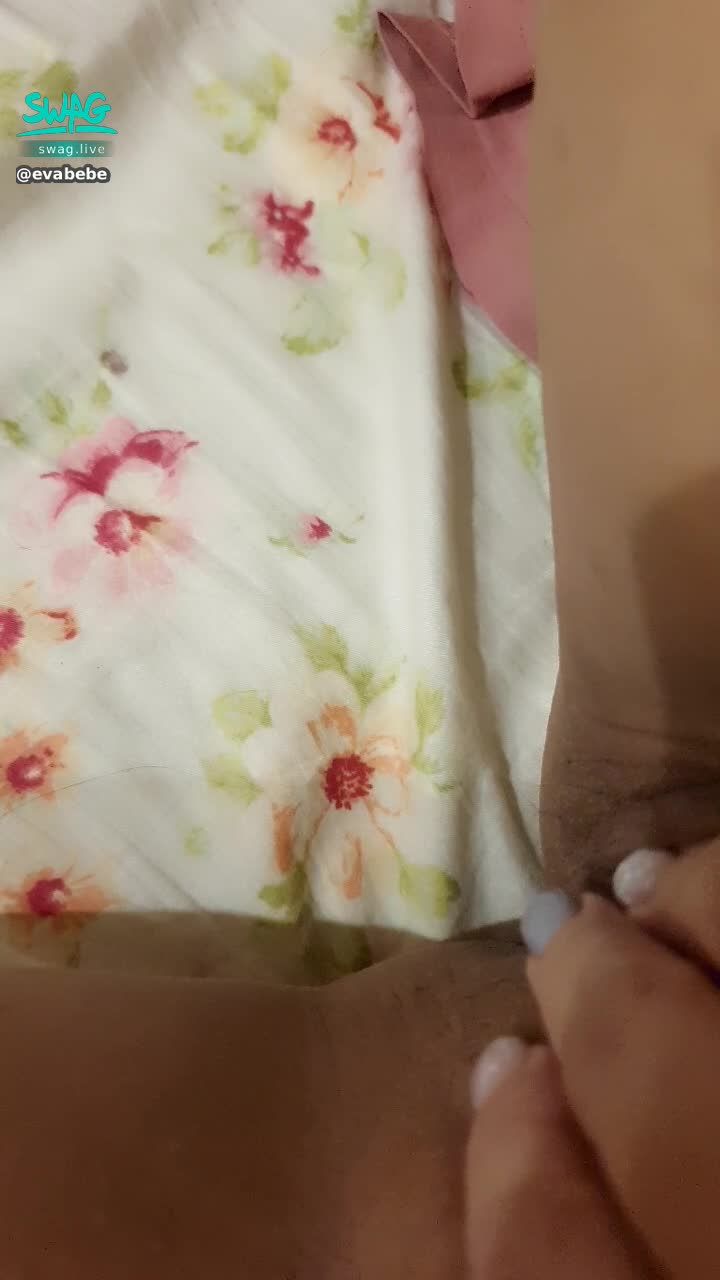 evabebe : 👄淫聲滿滿🔞🔞🔞，多汁的小穴已經⋯想被插
想插的哥哥，私訊我：我想插淫娃小穴穴，送福利💋💋💋