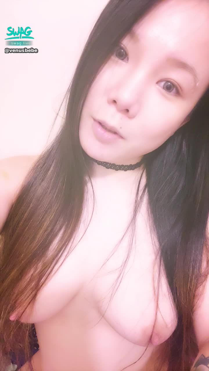 venusbebe : 等著哥哥來私撩～😍
——————————————————
👉🏻長片解鎖4部換小福利包
👉🏻長片全解鎖8部送私藏影片1條

⚠️每次解鎖長片後在影片下方點擊與我聊天，
發文字信息給我便🉑️換到特定福利包❤️

🚨首次以文字信息回覆私訊🔓解鎖新粉禮❤️
▶️文字信息1條換福利照1幅❤️
▶️發夠6條私訊解鎖即拍揉奶片1條❤️

▶️每轉發分享1條影片+截圖私訊給我換神秘福利包❤️
