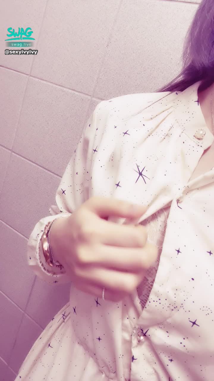 sexyivyivy : 為什麼到公司上班都好想睡覺
可以幫我按摩
讓我清醒一下嗎😈😈😈