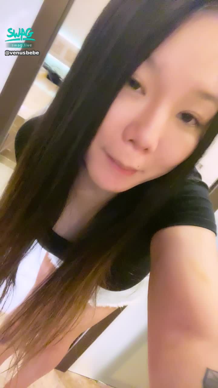 venusbebe : 自我介紹: Venus🇭🇰出生，曾在外國留學幾年
所以語言還Ok，🉑️以跟大家說廣東話國語英語...
想找個妹子聊天，找我肯定不會錯哈哈哈🙈💋


幫我努力解鎖限時動態/長片..
想要更多福利繼續看吧😉😉😉

👉🏻長片解鎖4部換小福利包
👉🏻長片全解鎖8部送私藏影片1條

⚠️每次解鎖長片後在影片下方點擊與我聊天，
發文字信息給我便🉑️換到特定福利包❤️

🚨首次以文字信息回覆私訊🔓解鎖新粉禮❤️
▶️文字信息1條換福利照1幅❤️
▶️發夠6條私訊解鎖即拍揉奶片1條❤️

▶️每轉發分享1條影片+截圖私訊給我換神秘福利包❤️