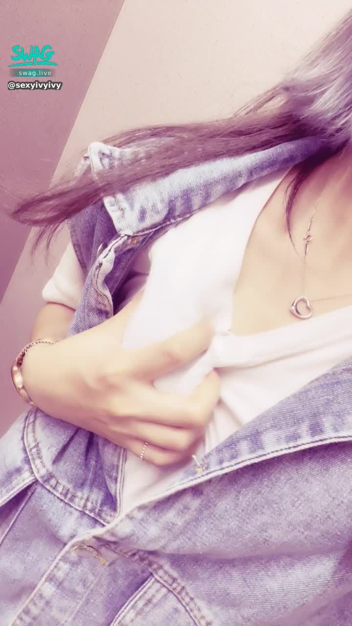 sexyivyivy : 還是衣服不要穿比較性感😛😛😛
吃下午茶囉💕💕💕