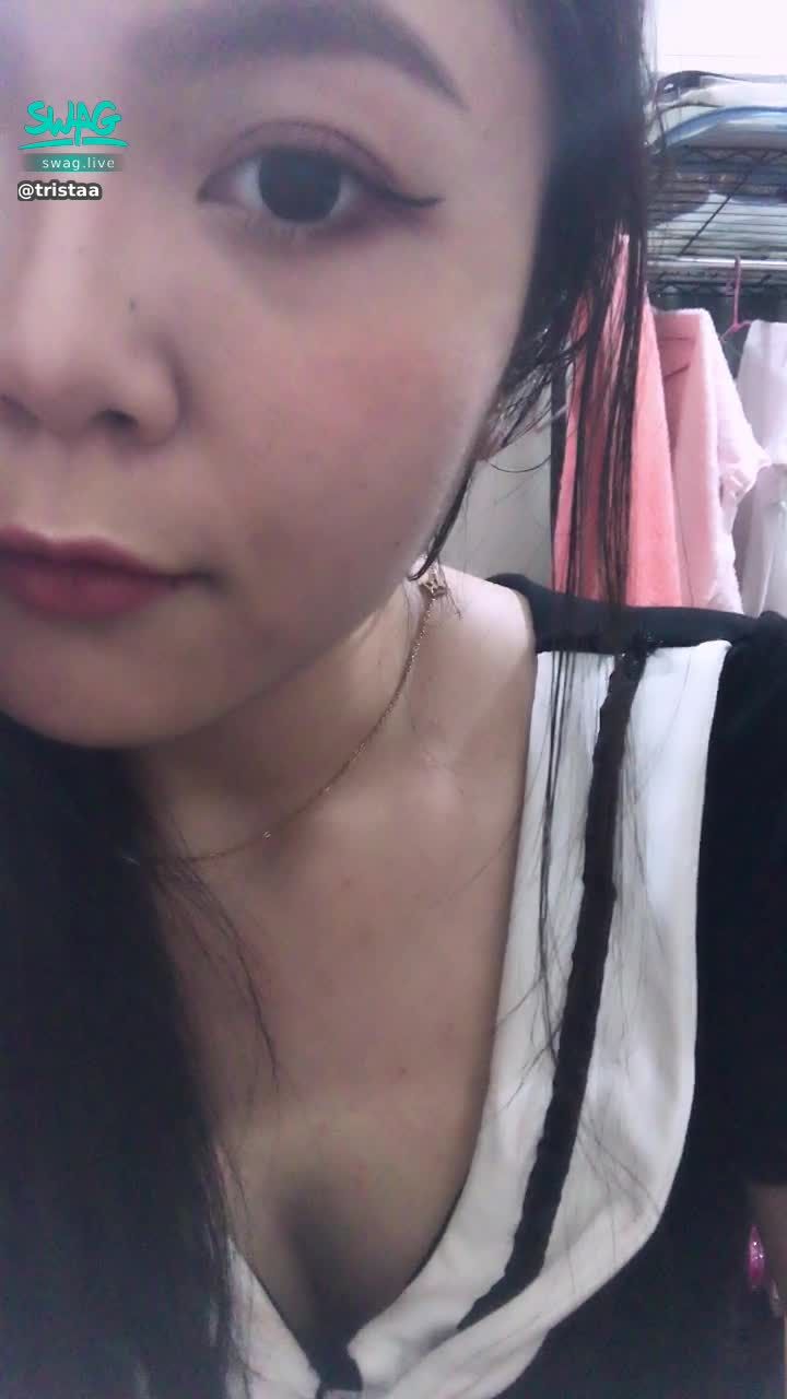  : 各位晚上好～有沒有覺得安潔的眼睛很漂亮呀🙈