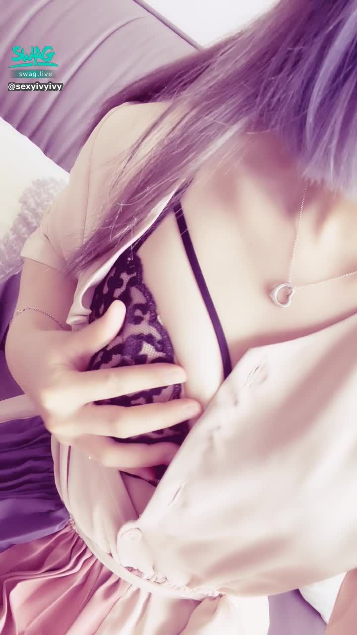 sexyivyivy : 晚點要去公司忙
裡面穿這樣會不會太騷😈😈😈
外面淑女到一個不行
裡面騷到😛
