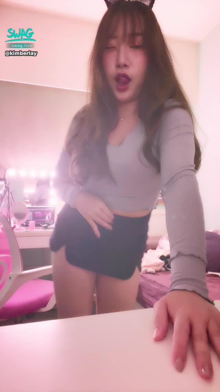 kimberlay : 母狗趴姿看著鏡子的自己想像幹我的淫蕩漾💕💕