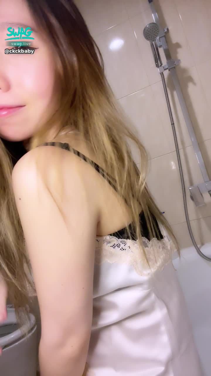 c******y : 萌萌的對你說 準備洗澡澡囉