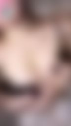 c******y : 胸有點脹脹的可不可以幫我按摩?