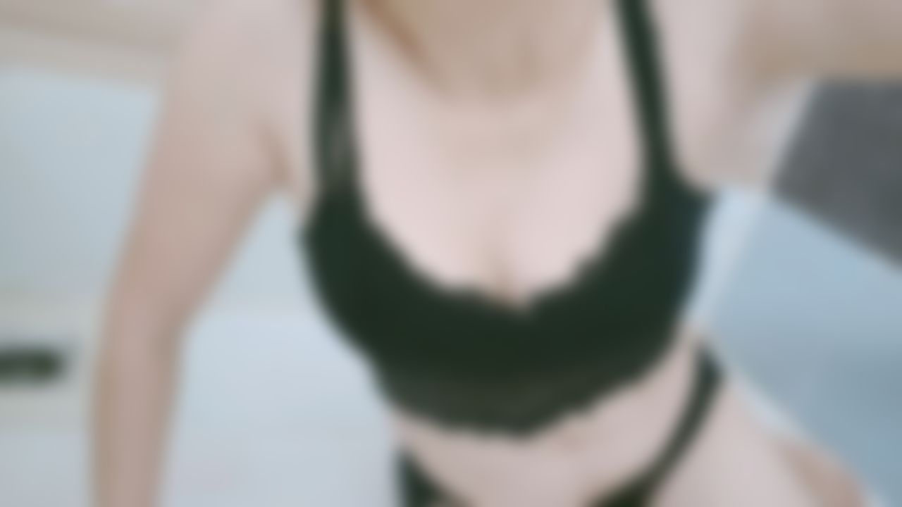 l*********u : Come in and see my white skin while bathing and fucking in the water 😍🥰🍑
