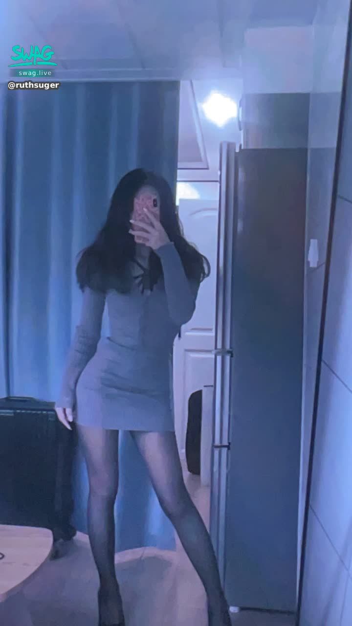 r*******r : 終於忙完了～～
哥哥今天想露露了嗎？

今天是個不一樣的夜晚💕💕