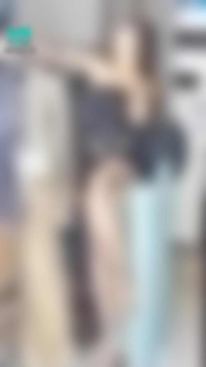 r*******r : 週日出不了門
就在家裡打扮給自己看😝😝