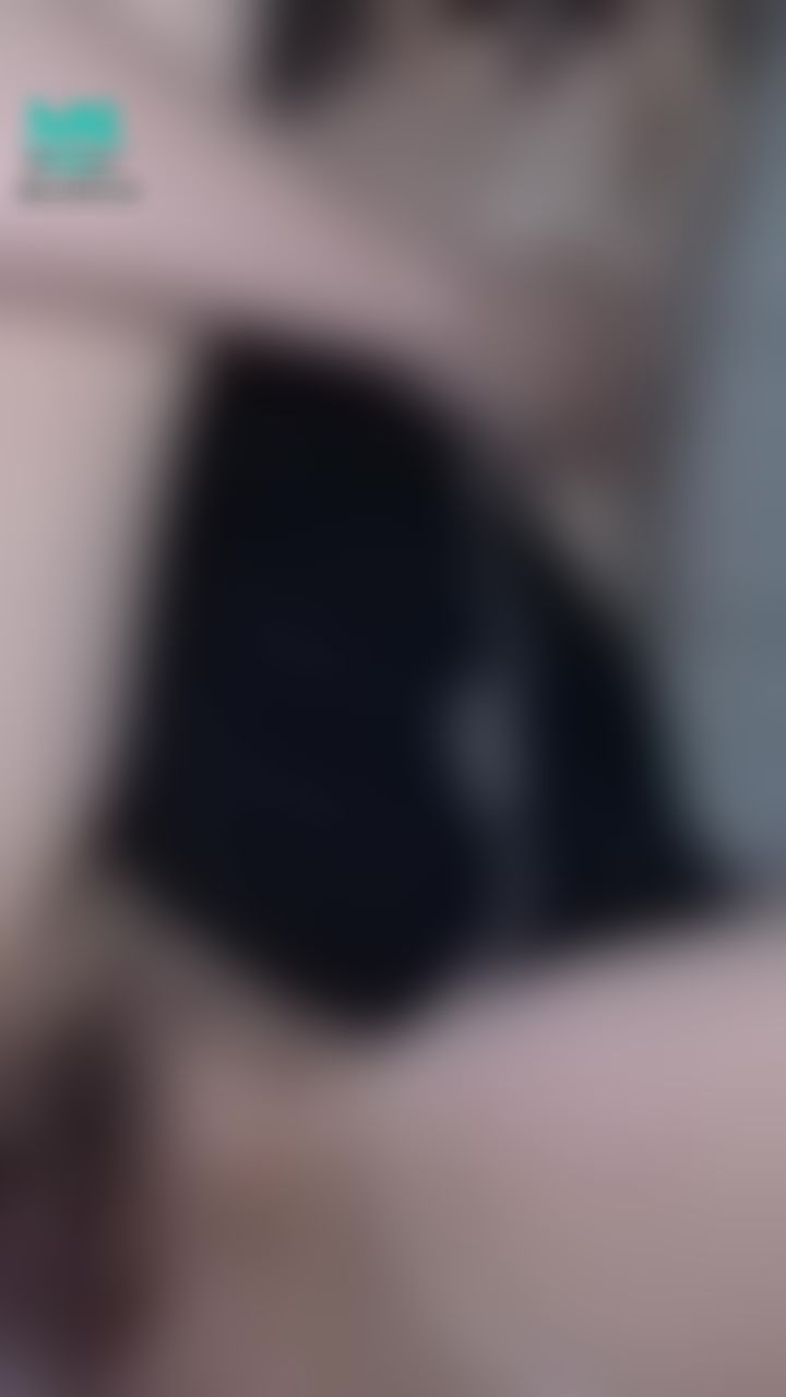  : 腿開開自摸