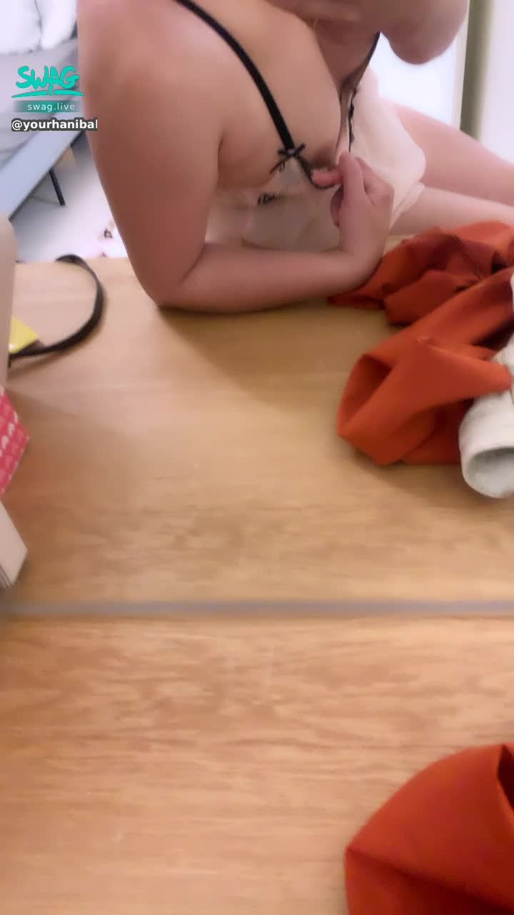 y**********y : 小小藥師💊洗澡前慢慢把衣服掀開🤫🤫🤫