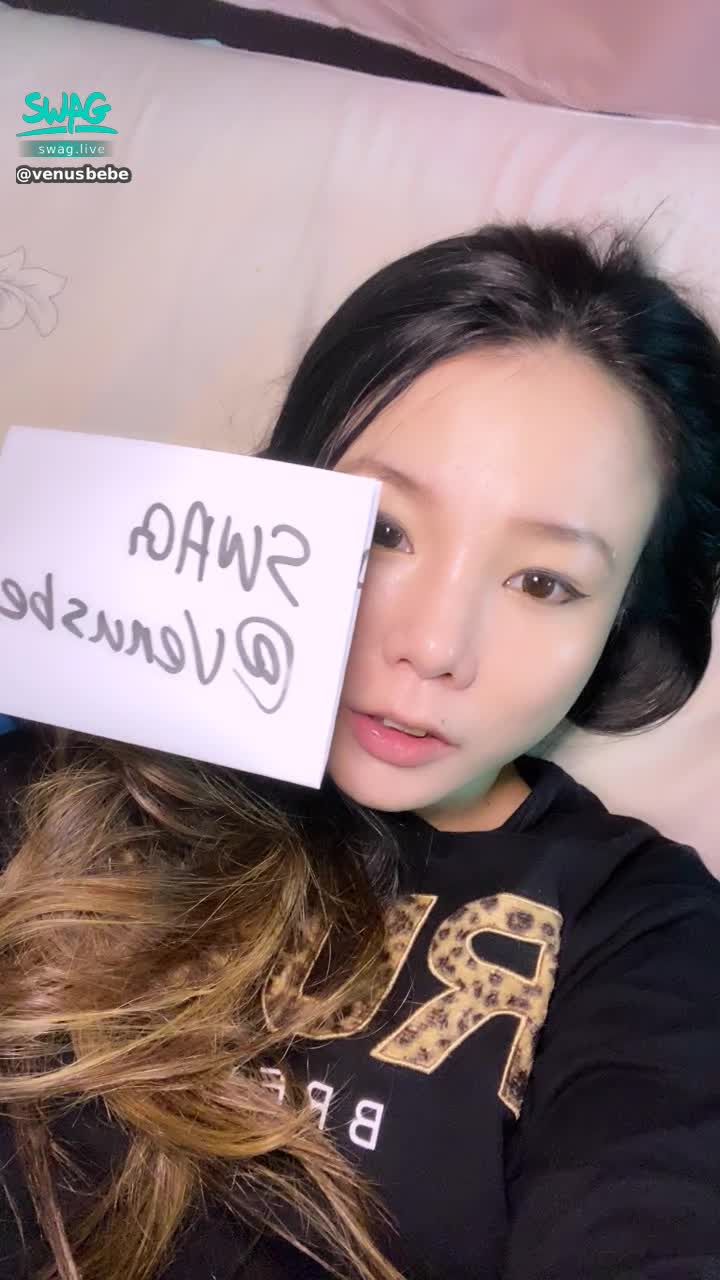 venusbebe : Venus(維納斯)26歲☺️
🇭🇰出生現住🇭🇰;曾到🇺🇸留學
🉑️看、說流利粵語/國語英文
無論是哪裡人都歡迎跟我聊天喔
不怕語言不通，溝通不了😘😘

身高163cm 體重56kg 
三圍 34E 27 35
歐美女孩的身材😛
思想開放大膽這點也挺像的哈哈
想了解我更多的話私訊我吧😘❤️